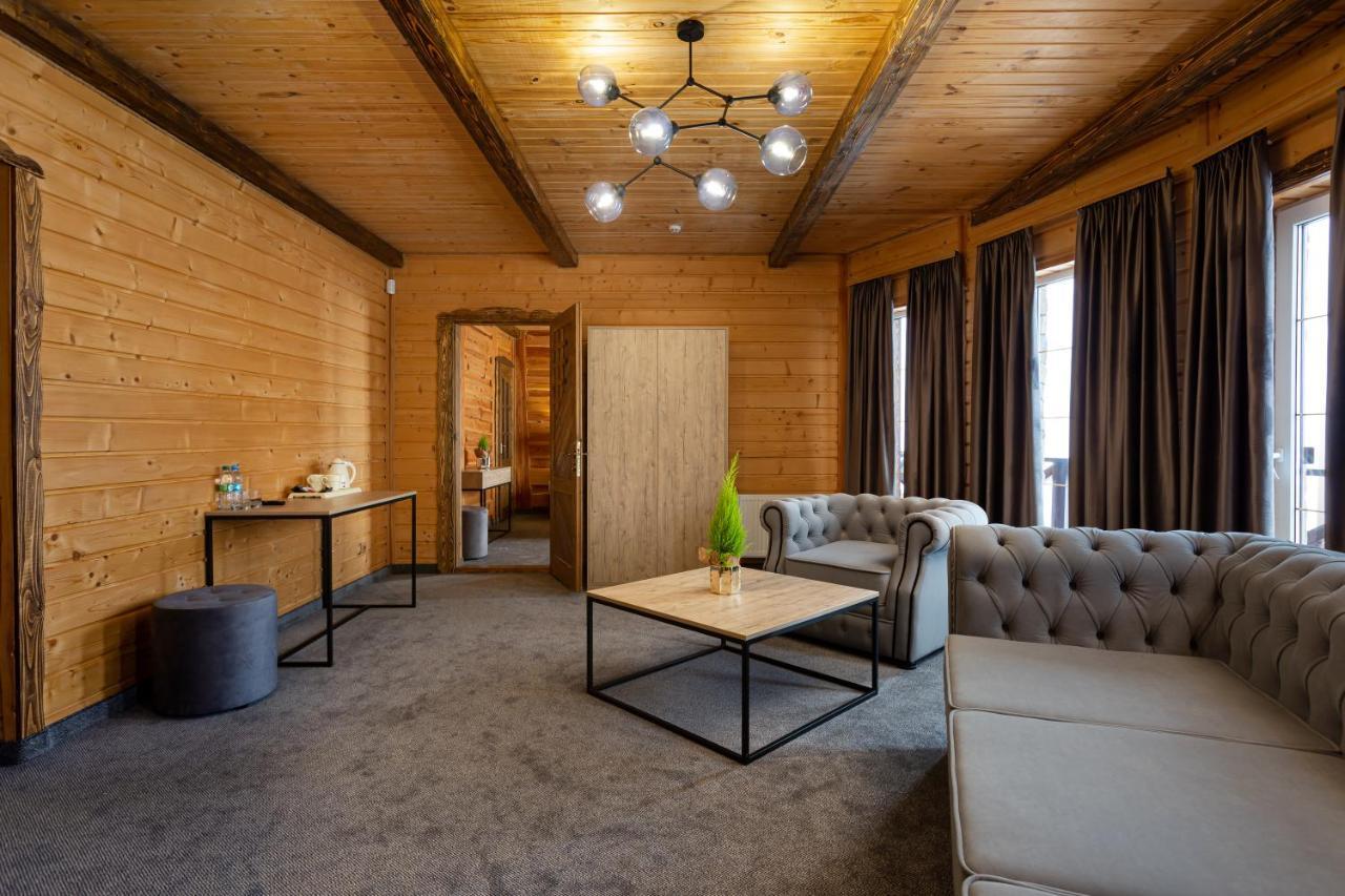 SVOI Hotel Palyanytsya Buitenkant foto