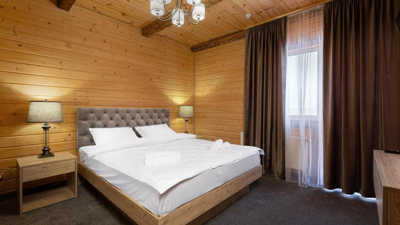 SVOI Hotel Palyanytsya Buitenkant foto