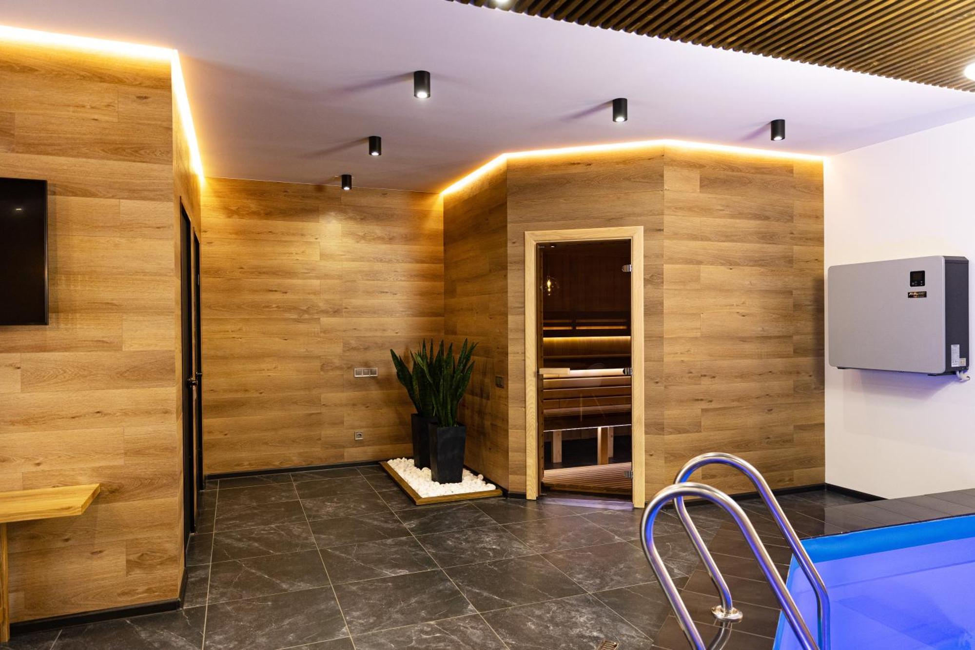 SVOI Hotel Palyanytsya Buitenkant foto