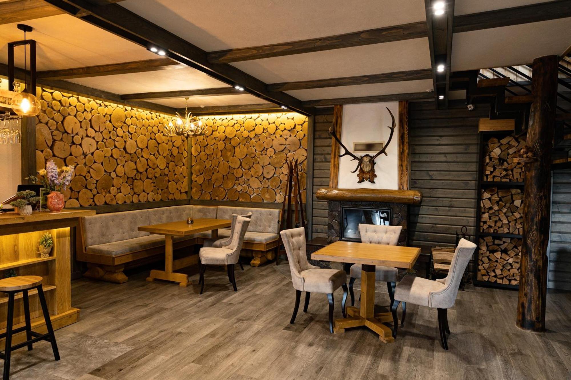 SVOI Hotel Palyanytsya Buitenkant foto