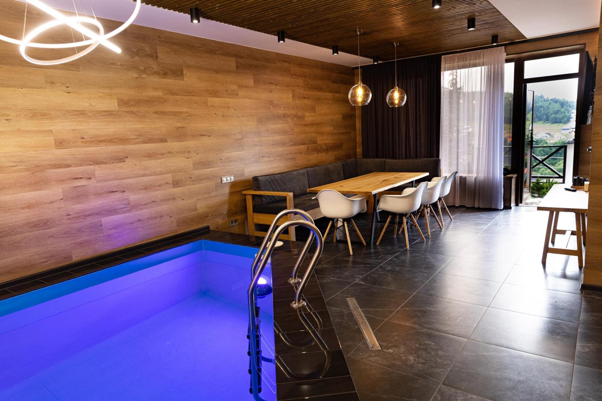 SVOI Hotel Palyanytsya Buitenkant foto