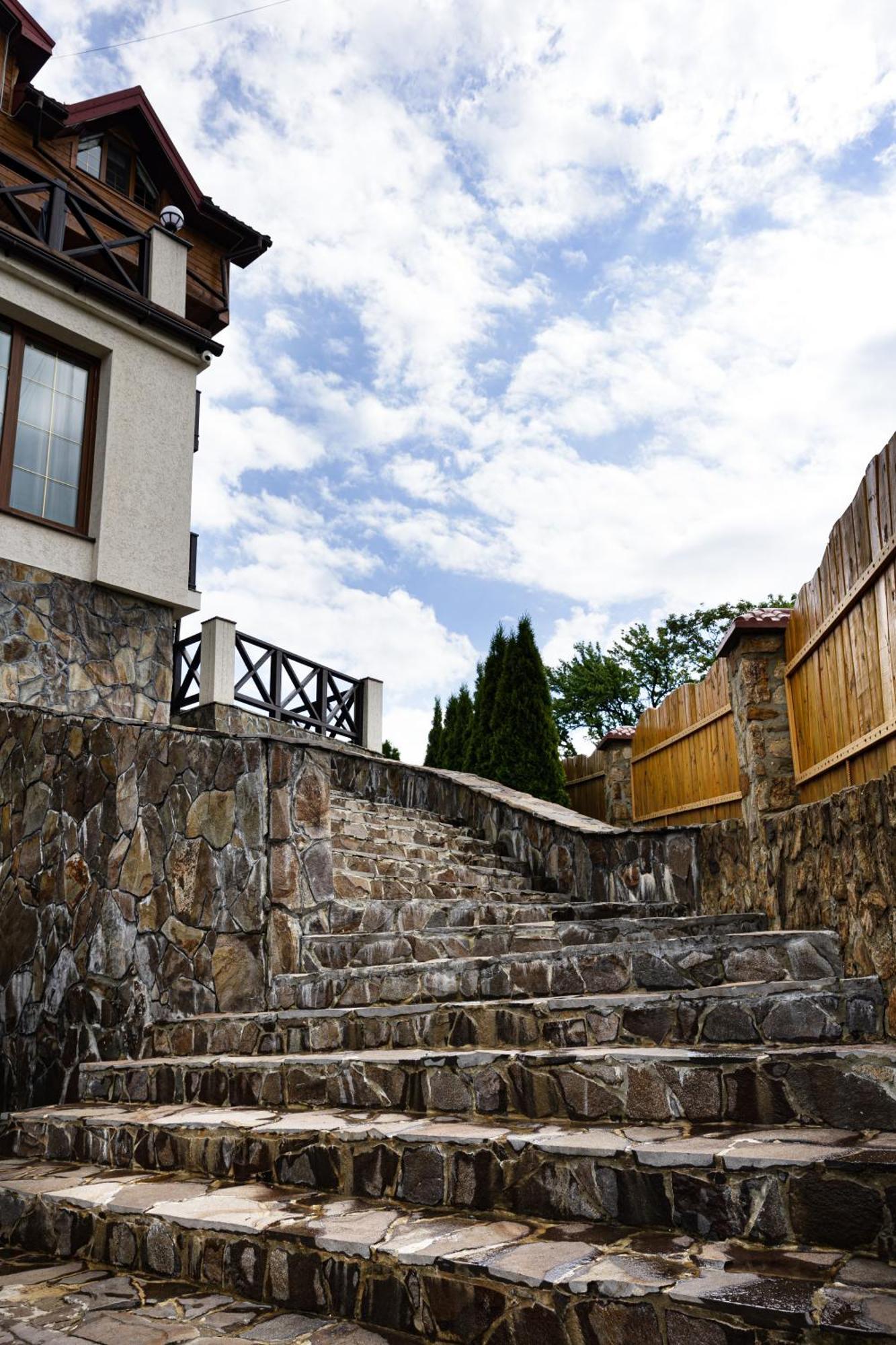 SVOI Hotel Palyanytsya Buitenkant foto