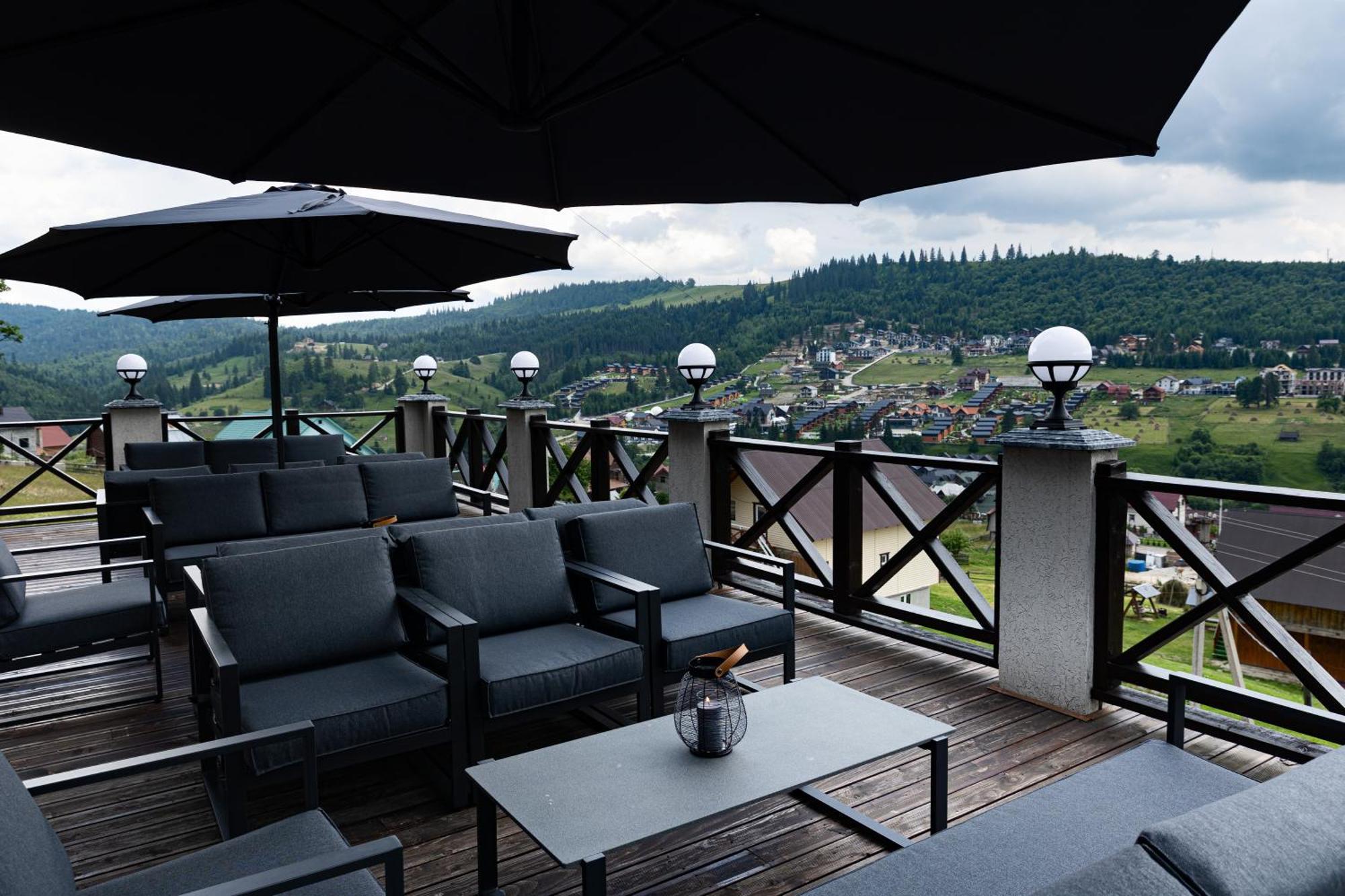 SVOI Hotel Palyanytsya Buitenkant foto