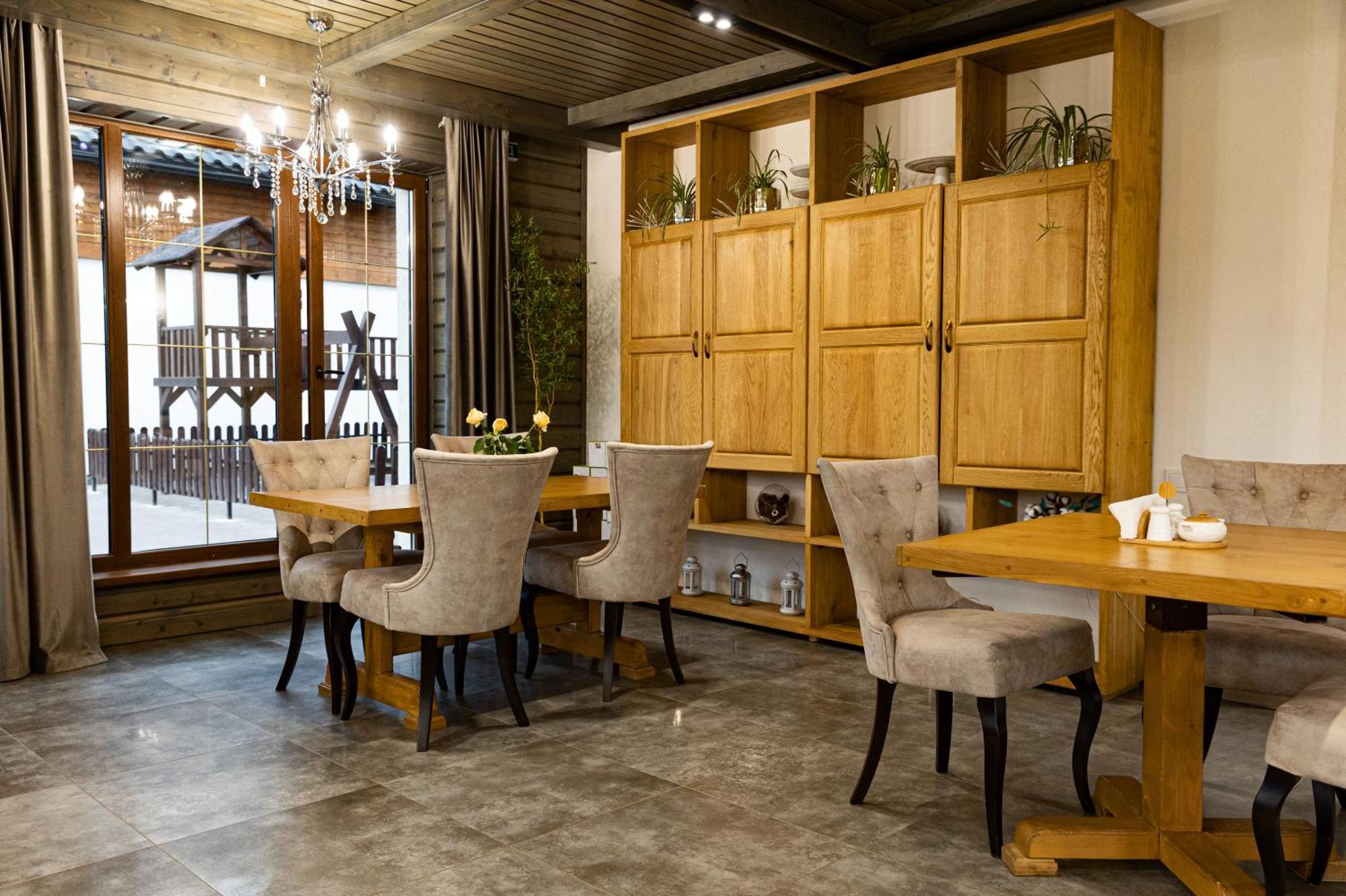 SVOI Hotel Palyanytsya Buitenkant foto