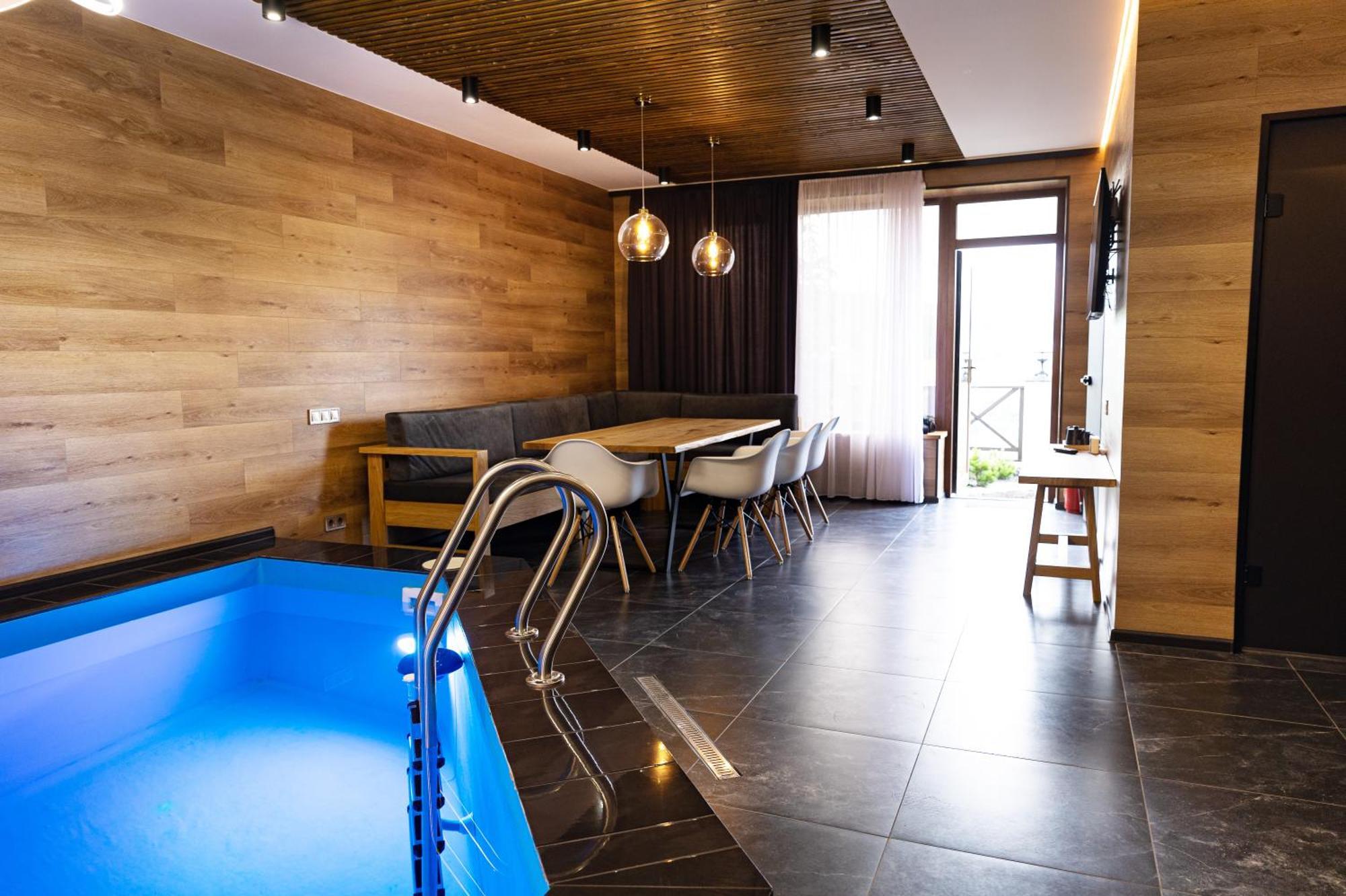 SVOI Hotel Palyanytsya Buitenkant foto